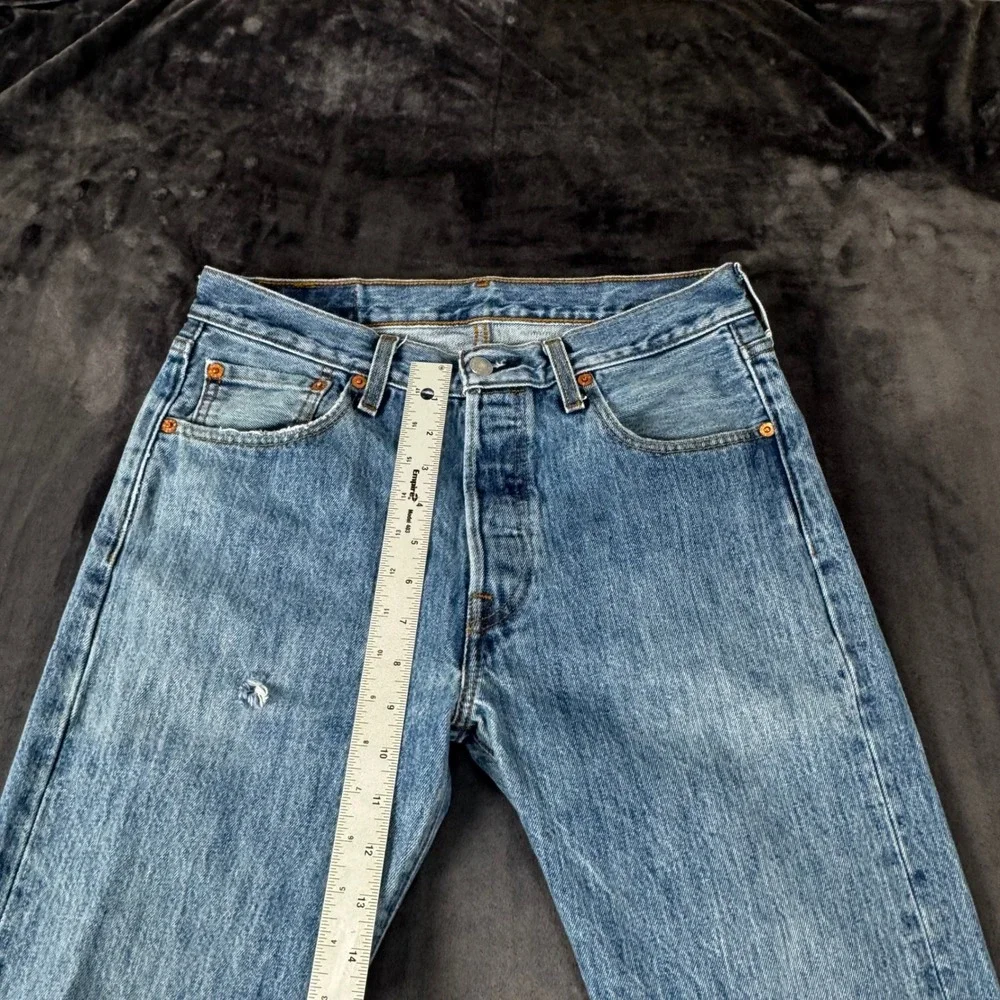 Levis 501 Original Fit Jeans Mens 30x30 Light Wash Blue Straight Leg Denim